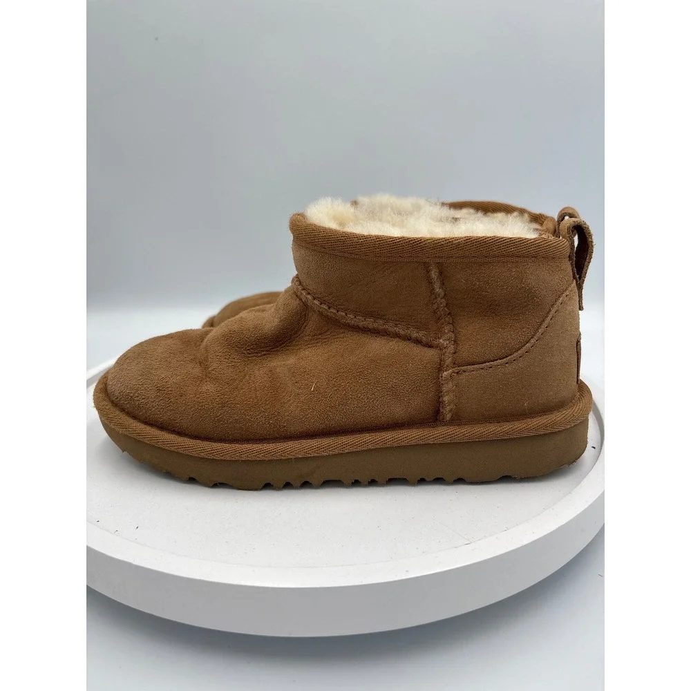 UGG Classic Ultra Mini Boots Kids 13 Chestnut Suede Cozy Ankle Boot 1130750K